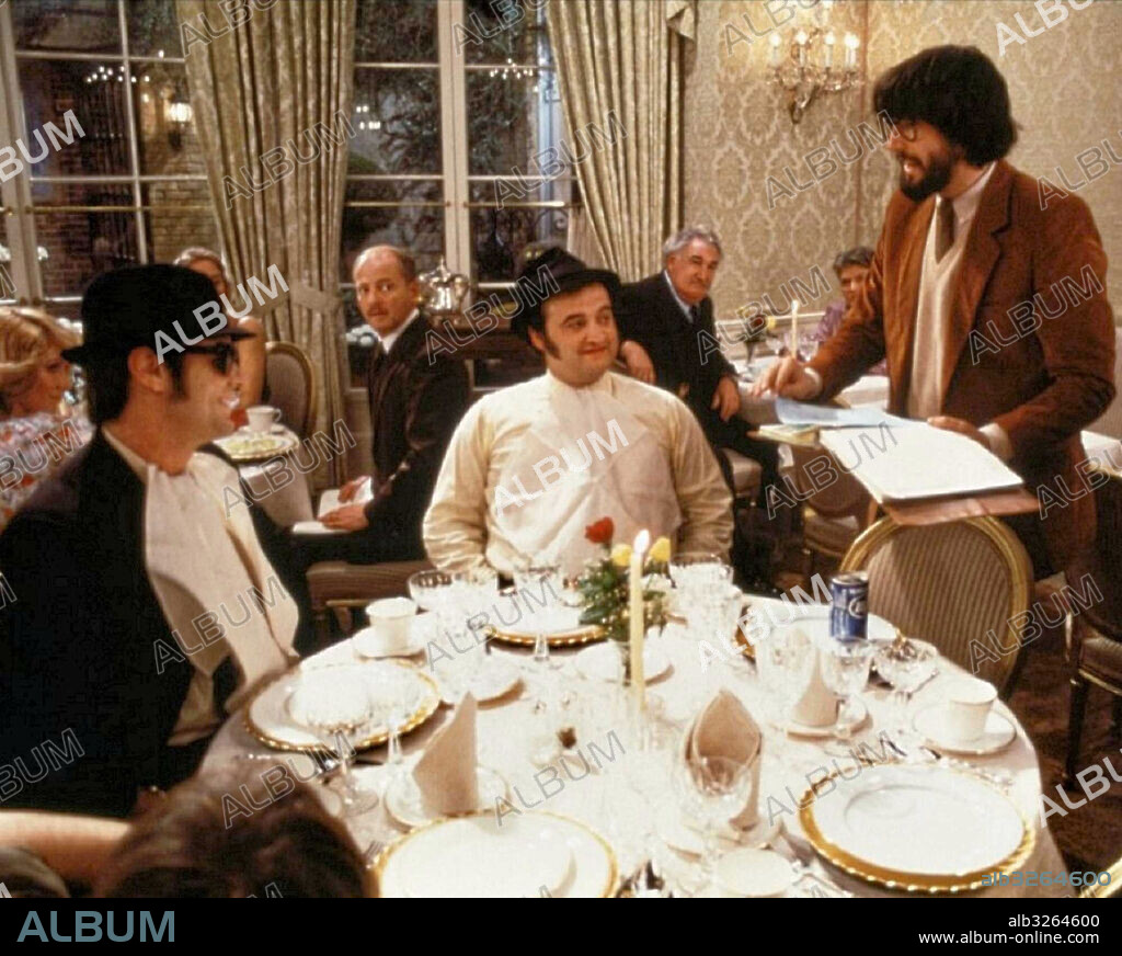 DAN AYKROYD, JOHN BELUSHI y JOHN LANDIS en GRANUJAS A TODO RITMO, 1980 (THE BLUES BROTHERS), dirigida por JOHN LANDIS. Copyright UNIVERSAL PICTURES.