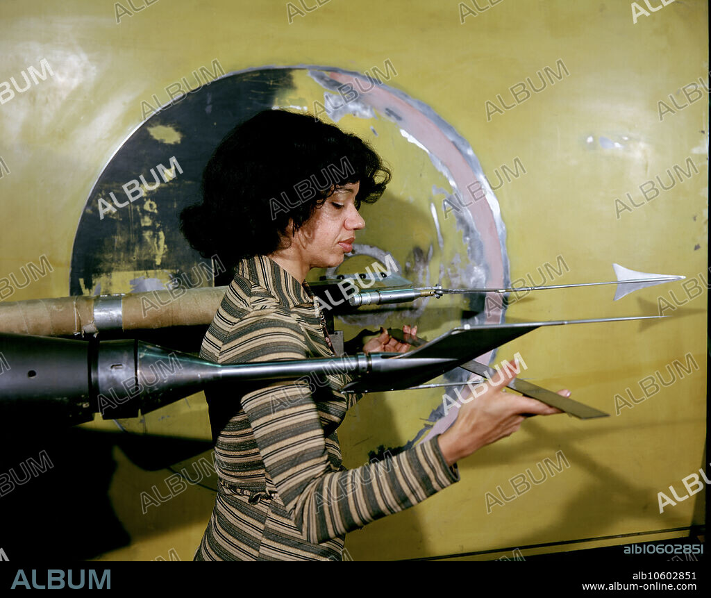 Christine Darden, NASA mathematician, data analyst, and aeronautical engineer, Sonic Boom test model and measuring probe rake, NASA Langley Research Center, Hampton, Virginia, USA, NASA, 1978.