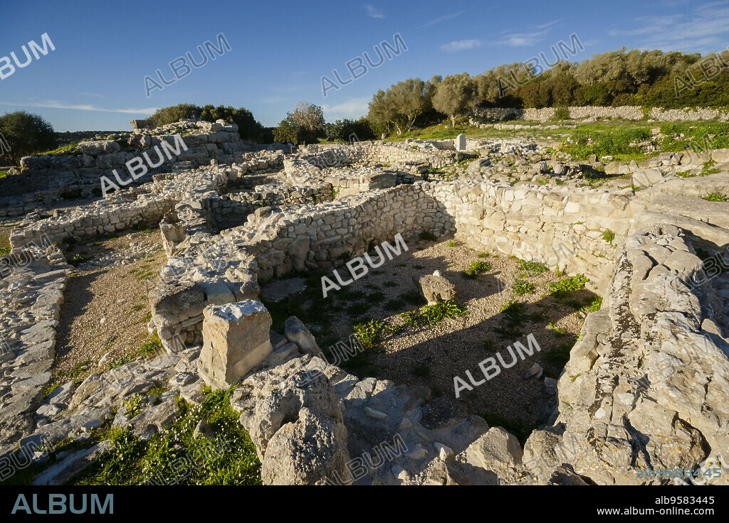 yacimiento talayotico de Son Fornes, Montuiri, época talayótica (1300-123 a. C.) Comarca de Es Pla , Mallorca, Spain.