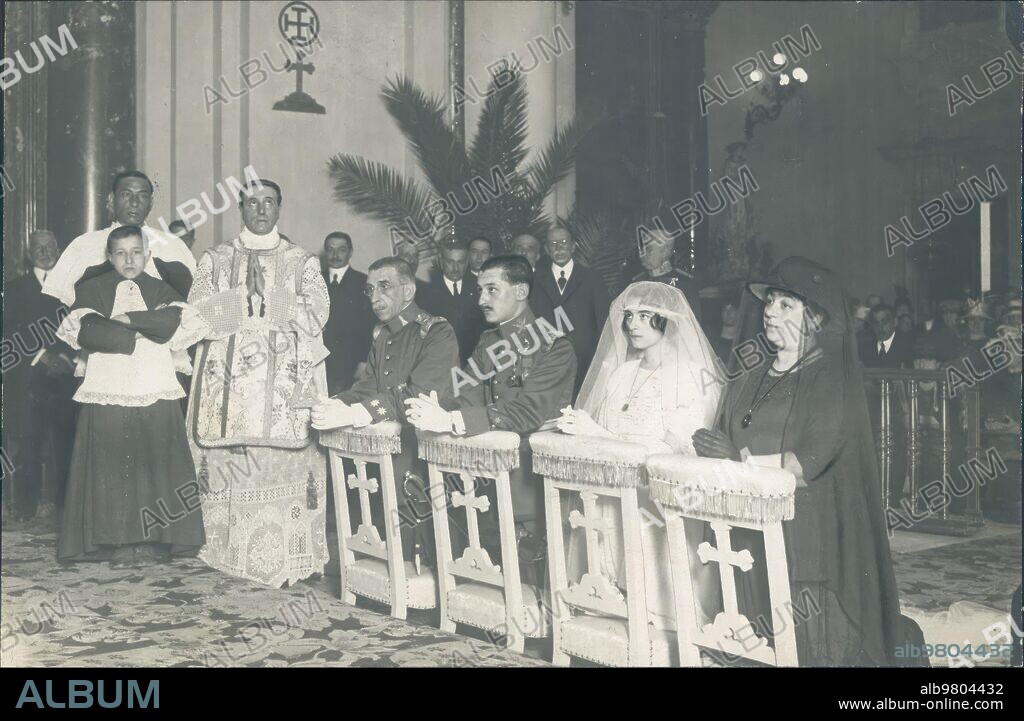 June 5, 1919. Madrid. In the church of Santa Barbara. Wedding of the Beautiful Miss Ascensión Barajas, Daughter of the illustrious doctor of this surname, with Mr. Isidro Ortiz de Zarate, Verified yesterday.