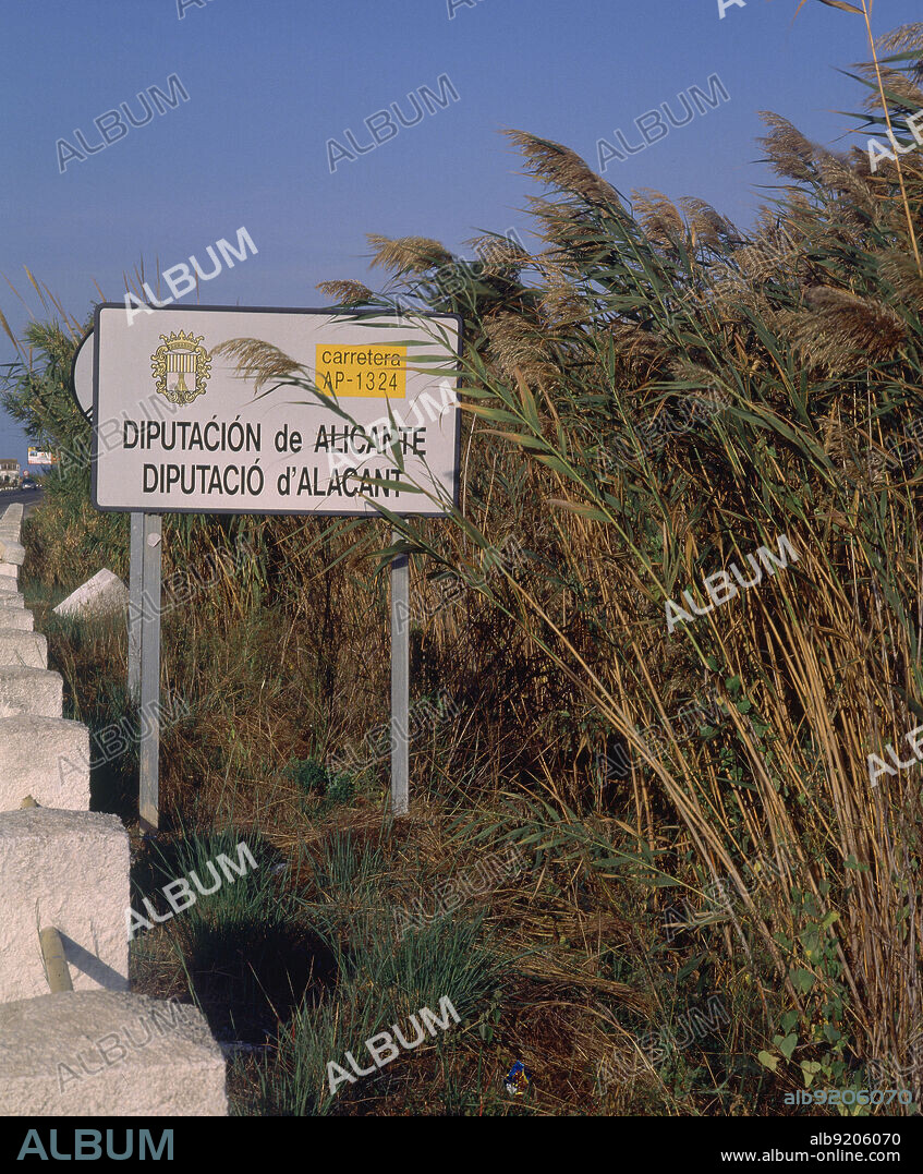 CARTEL DE LA DIPUTACION DE ALICANTE EN LENGUA VALENCIANA Y CASTELLANA.