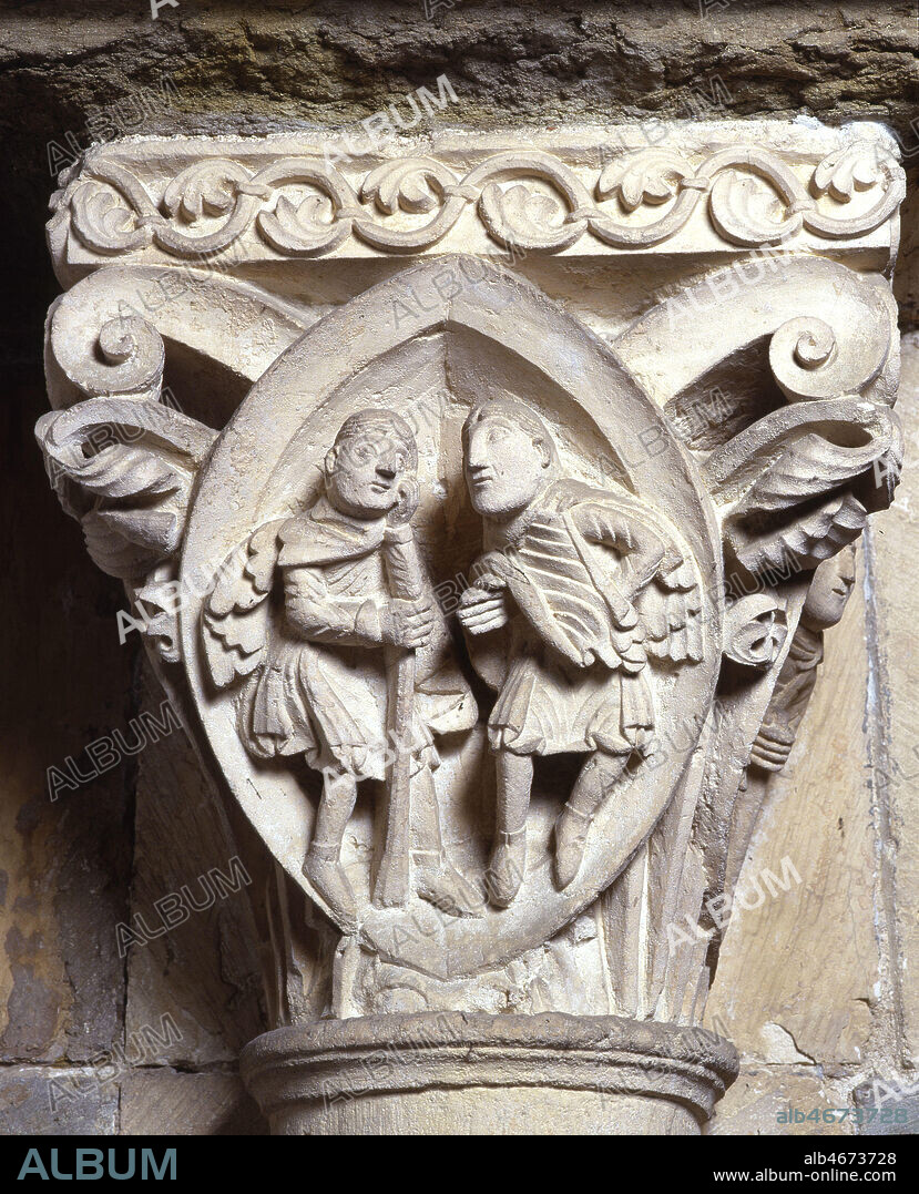 Chapiteau de la basilique Sainte Marie-Madeleine a Vezelay representant des personnages dans une mandorle. Chef-d'½uvre d'architecture romane du XIIeme siecle, la basilique fut renovee par Viollet-le-Duc a partir de 1840;elle figure sur la première liste des monuments historiques de 1840.Credit: Photo Migny/KHARBINE-TAPABOR.