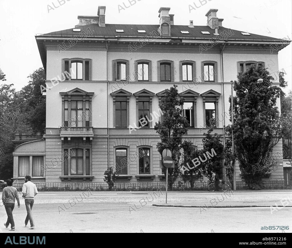 GÖTEBORG 1981-06-03.. Dicksonska palatset byggt 1859 - Margaretaskolan, ligger vid Allén, byggdes av mannen som finansierade fem polarexpeditioner Oscar Dickson, numera representationshus. *** Local Caption *** GP Foto: Anders Rohdin / Kamerareportage / TT / Kod: 2524.