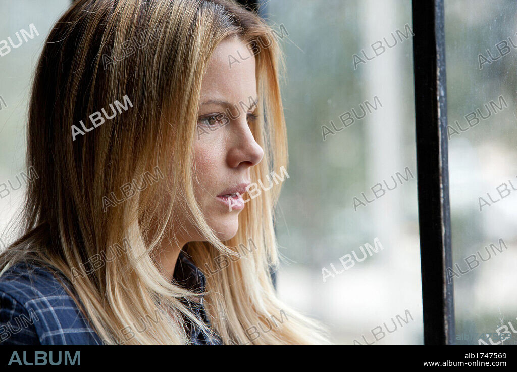 KATE BECKINSALE in CONTRABAND, 2012, directed by BALTASAR KORMAKUR. Copyright UNIVERSAL PICTURES.
