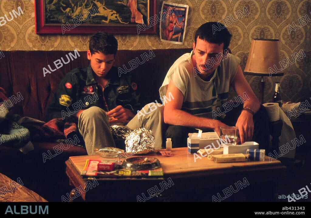 PABLO GALAN y VICTOR CLAVIJO en EL REGALO DE SILVIA, 2003, dirigida por DIONISIO PEREZ GALINDO. Copyright LORELEI PROD/IMVAL MADRID/EL MEDANO/TVG/BAUSAN FILMS.
