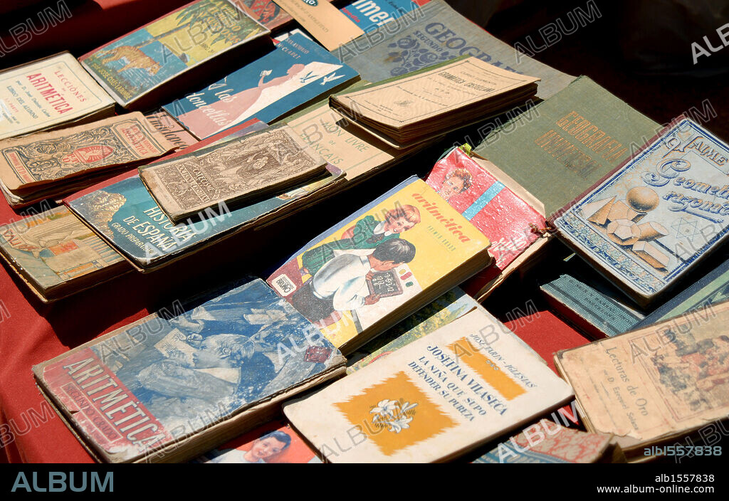 LIBROS ESCOLARES de las décadas años 50. España.