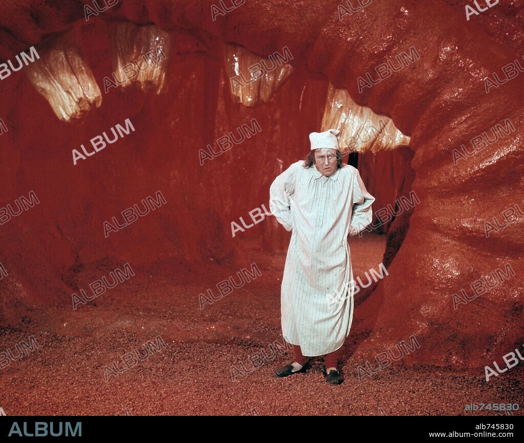 ALBERT FINNEY in SCROOGE, 1970, directed by RONALD NEAME. Copyright 20TH CENTURY FOX.