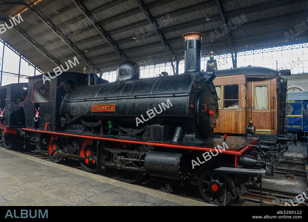 Locomotora de vapor 130-0201 Pucheta. Rodaje tipo mogul. Adquirida por el Ferrocarril minero del Triano para transportar el mineral de hierro hasta la ría de Bilbao. Fabricada por Sharp & Stevart en Gran Bretaña en 1889.