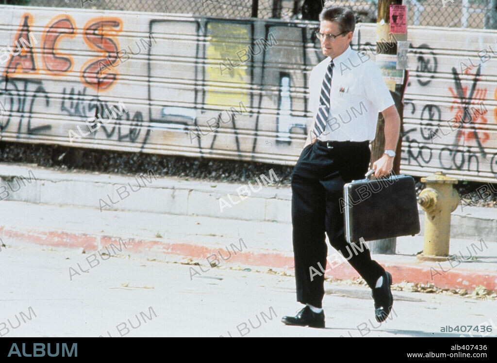 MICHAEL DOUGLAS in FALLING DOWN, 1993, unter der Regie von JOEL SCHUMACHER. Copyright WARNER BROTHERS / BOVINGDON, JANE.