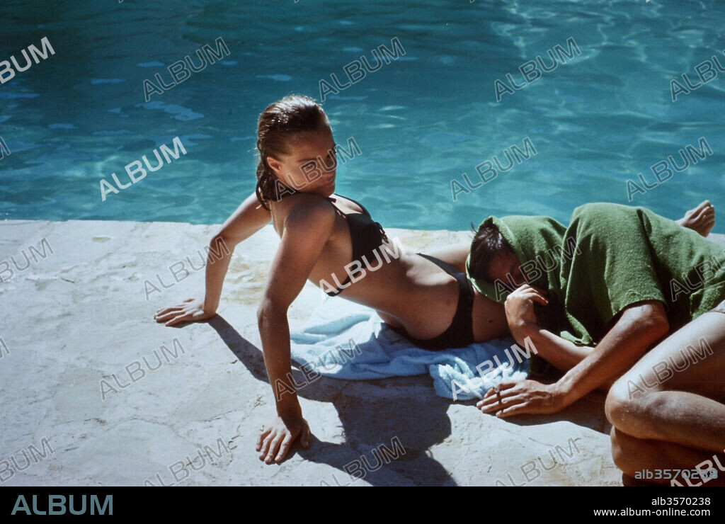 ALAIN DELON and ROMY SCHNEIDER in THE SWIMMING POOL, 1969 (LA PISCINE), directed by JACQUES DERAY. Copyright S.N.C/TRITONE.