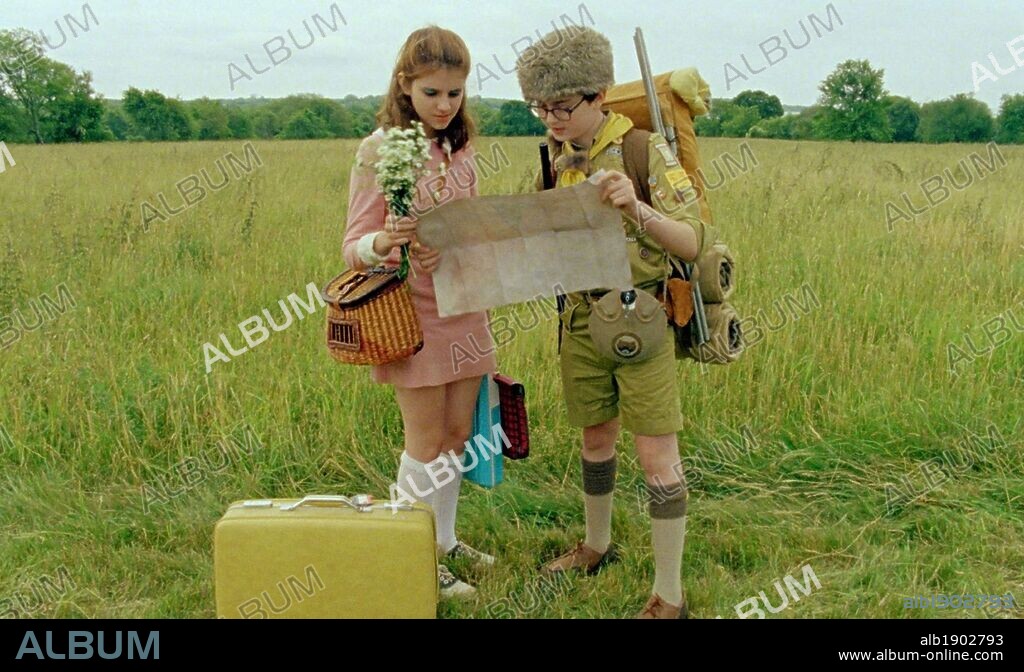 JARED GILMAN et KARA HAYWARD dans MOONRISE KINGDOM, 2012, réalisé par WES ANDERSON. Copyright INDIAN PAINTBRUSH.