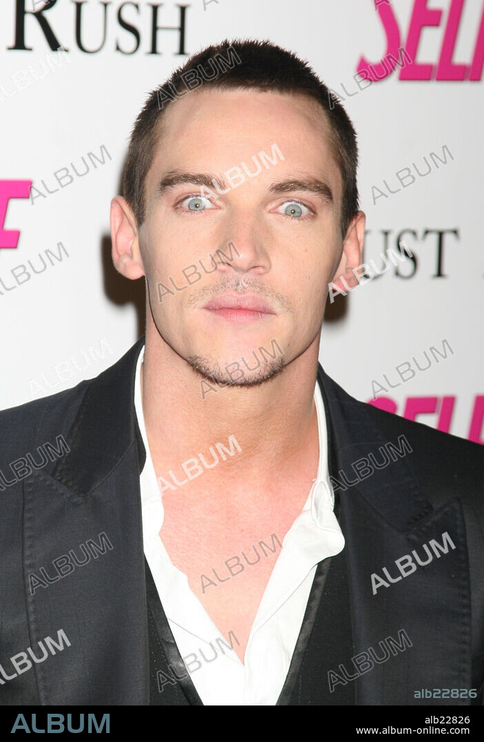 Nov 11, 2007-New York, NY, USA-JONATHAN RHYS MEYERS at the New York Premiere of 'August Rush' which took place at the Ziegfield Theater. 11/11/2007