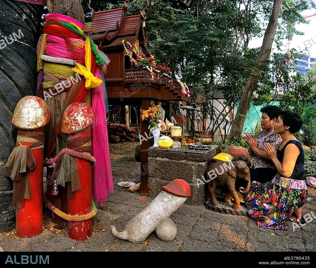 Women praying at the phallic shrine, Chao Mae Tuptim, penises carved in wood, offerings, fertility, Bangkok, Central Thailand, Thailand, Asia.