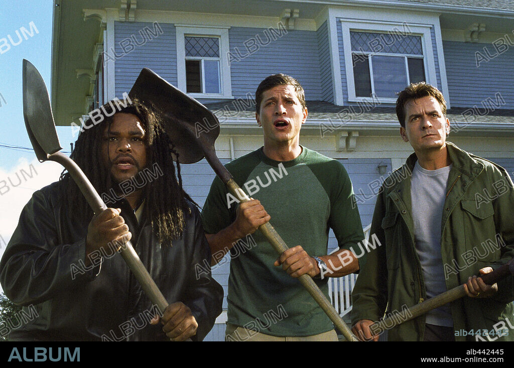 ANTHONY ANDERSON, CHARLIE SHEEN y SIMON REX en SCARY MOVIE 3, 2003, dirigida por DAVID ZUCKER. Copyright DIMENSION FILMS / McEWAN, ROB.