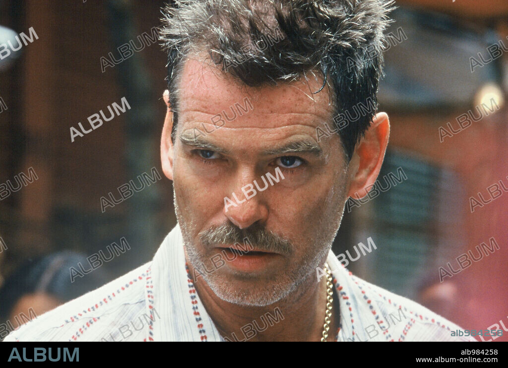 PIERCE BROSNAN en MATADOR [2006], 2005 (THE MATADOR), dirigida por RICHARD SHEPARD. Copyright BUENA VISTA.