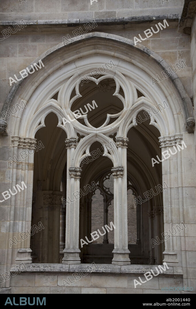 The church was built in the 13th - 15th centuries. It is a fine example of Burgundy Gothic architecture. The interior includes a nave and five radiating chapels.