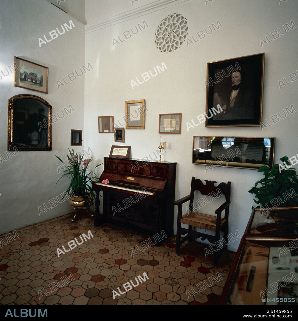 FREDERIC CHOPIN (1810-1849). Compositor polaco. Vista de la CELDA 2 donde se conservan partituras originales del compositor. Al fondo, el PIANO DE CHOPIN. LA CARTUJA. VALLDEMOSA. Mallorca. Islas Baleares. España.