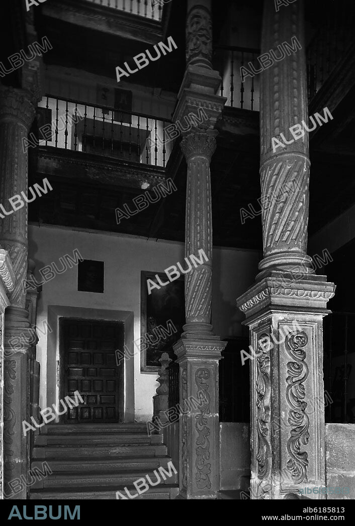 FCO LA RIVA LADRON DE GEVARA-COSIMO FONTANELLI. INTERIOR DEL PALACIO DE SOÑANES CONSTRUIDO EN 1718 - TAMBIEN LLAMADO PALACIO DE DIAZ DE ARCE - FOTOGRAFIA EN BLANCO Y NEGRO - AÑOS 50 -.