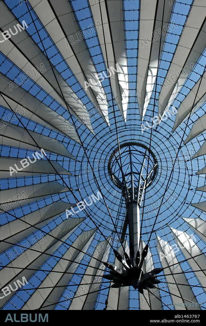 ARTE S. XX. ALEMANIA. HELMUT JAHN (n.1940). Arquitecto alemán. CUPULA DEL SONY CENTER. Ubicado en la Potsdamer Platz. BERLIN.