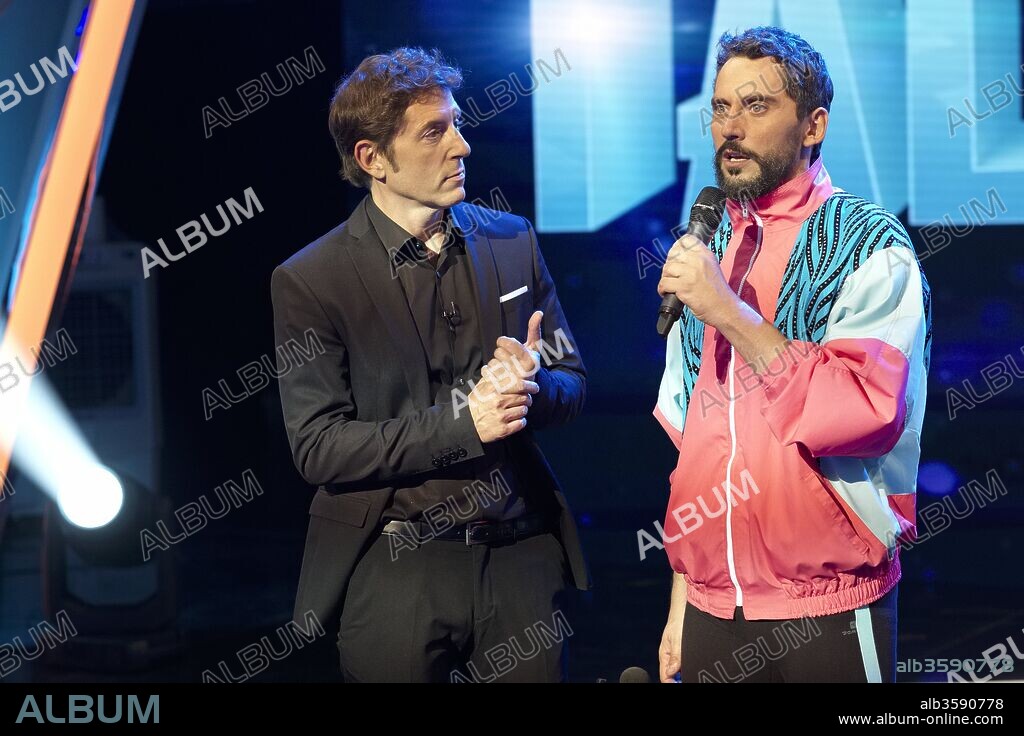 MANEL FUENTES y PACO LEON en LA TRIBU, 2018, dirigida por FERNANDO COLOMO. Copyright MOD PRUD/ATRESMEDIA CINE/MOVISTAR + / ERRAZQUIN, AITOR.