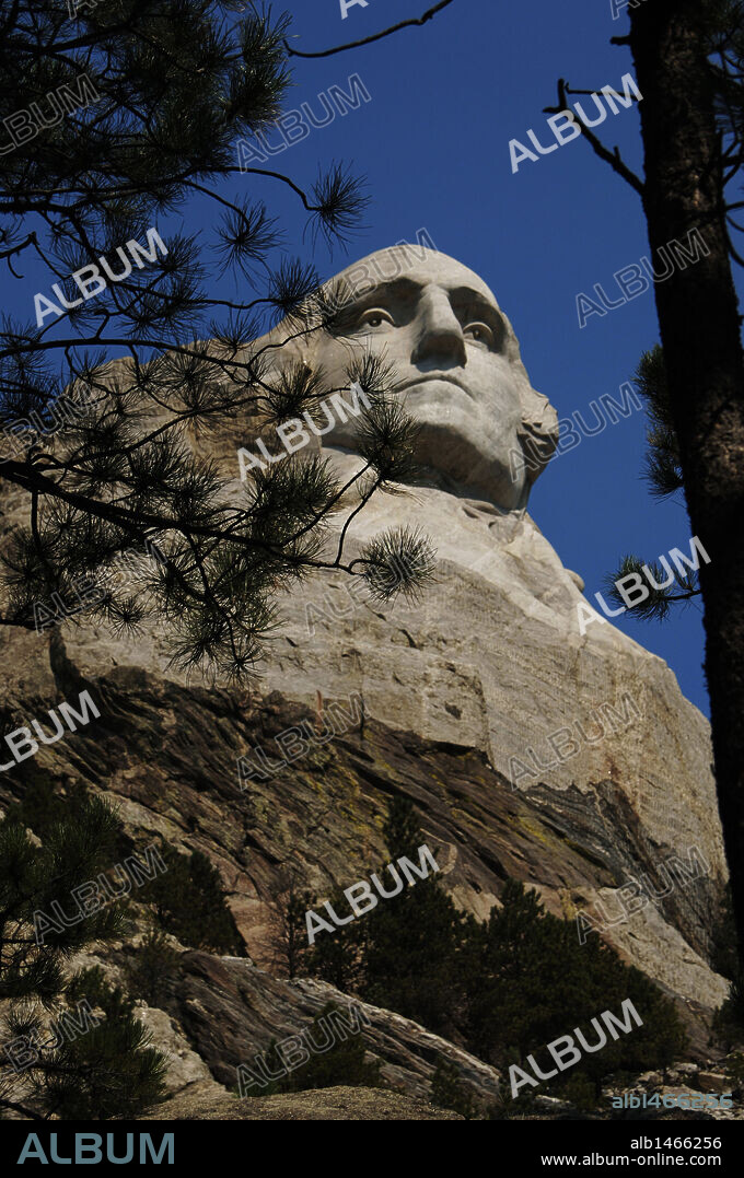 GEORGE WASHINGTON (1732-1799). Presidente de los Estados Unidos. ROSTRO DE WASHINGTON en el MONTE RUSHMORE (MOUNT RUSHMORE), esculpido entre 1927 y 1941 por Gutzon BORGLUM. Declarado Monumento Nacional en 1925. KEYSTONE. Estado de Dakota del Sur. Estados Unidos.