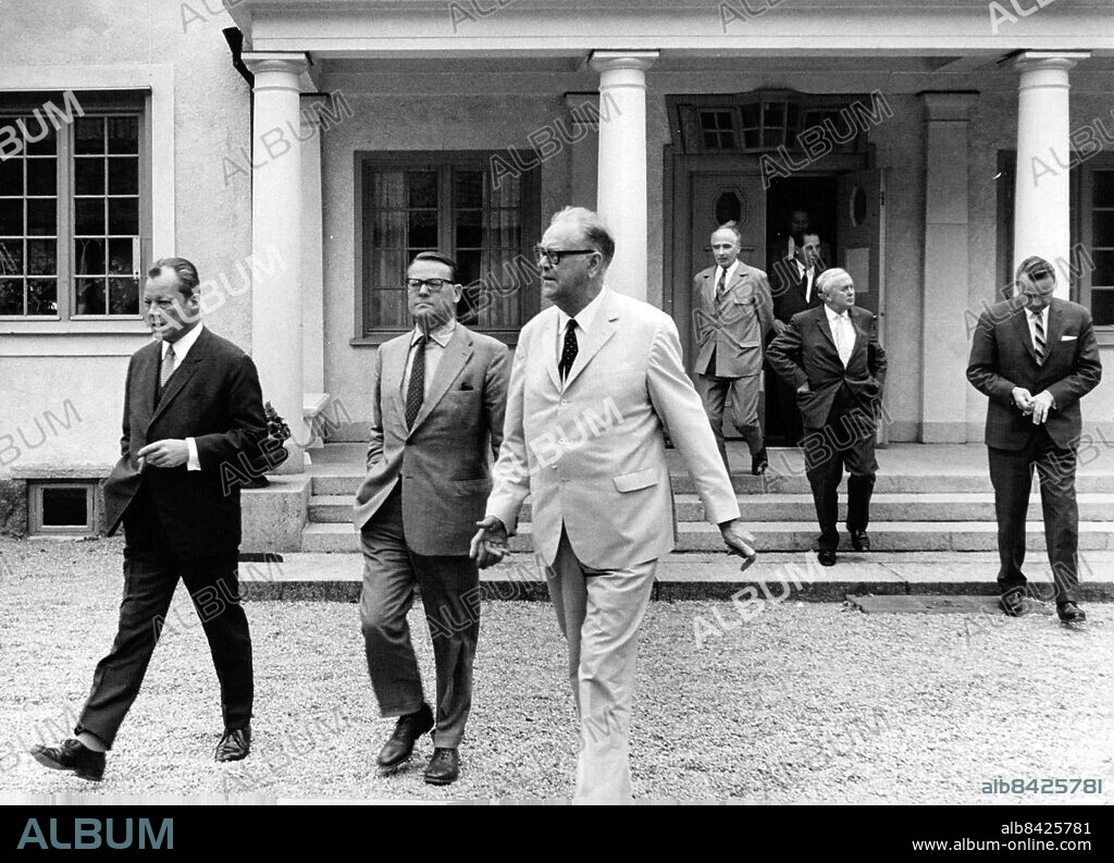 Harpsund 1969-07-07. Willy Brandt, Jens Otto Krag, Tage Erlander, Tryggve Bratteli, Rafael Paasio, Harold Wilson och Mauno Koivisto på konferens på Harpsund . Foto: Ragnhild Haarstad / SvD / TT / kod 12014.