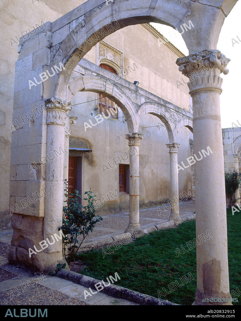 PATIO DEL PALACIO DE COGOLLUDO.