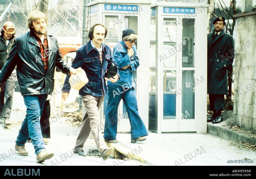 JOHN CAZALE en EL CAZADOR, 1978 (THE DEER HUNTER), dirigida por MICHAEL CIMINO. Copyright EMI / UNIVERSAL.