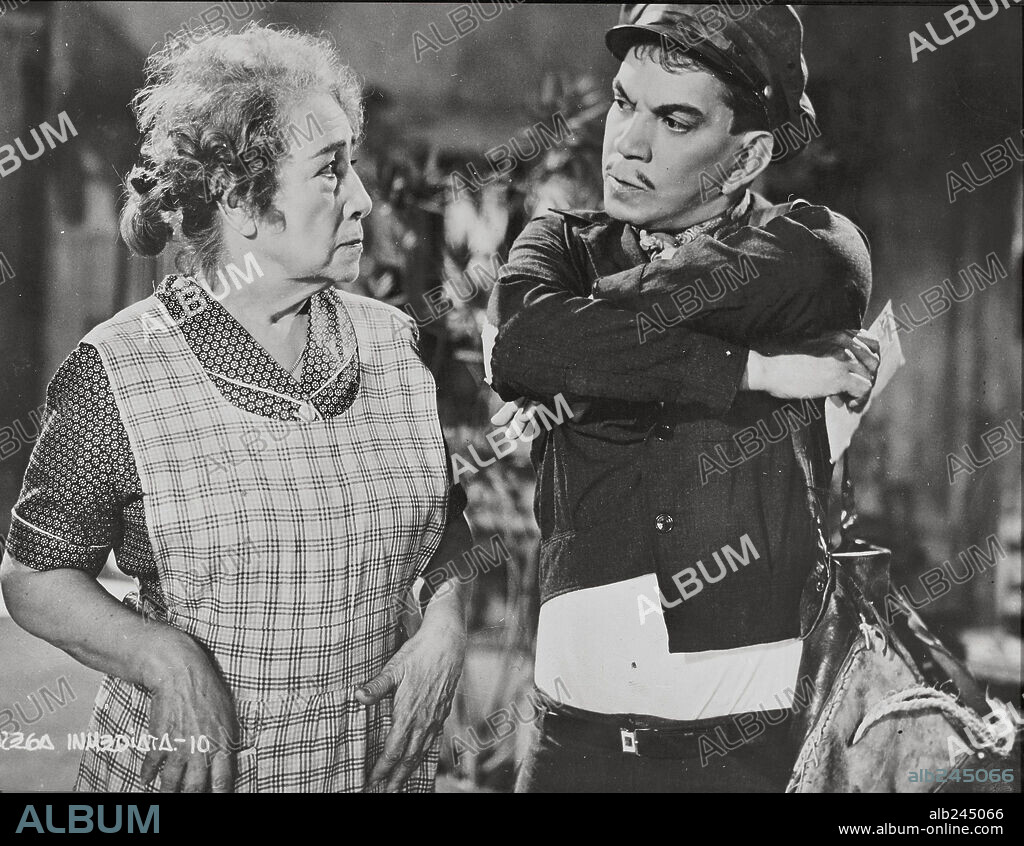 CANTINFLAS en AGENTE XU777, 1963, dirigida por MIGUEL M. DELGADO. Copyright POSA FILMS, S.A.