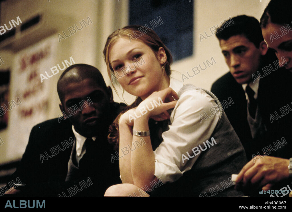 ANDREW KEEGAN, JULIA STILES and MEKHI PHIFER in O, 2001, directed by TIM BLAKE NELSON. Copyright MIRAMAX / BASHA, BOB.