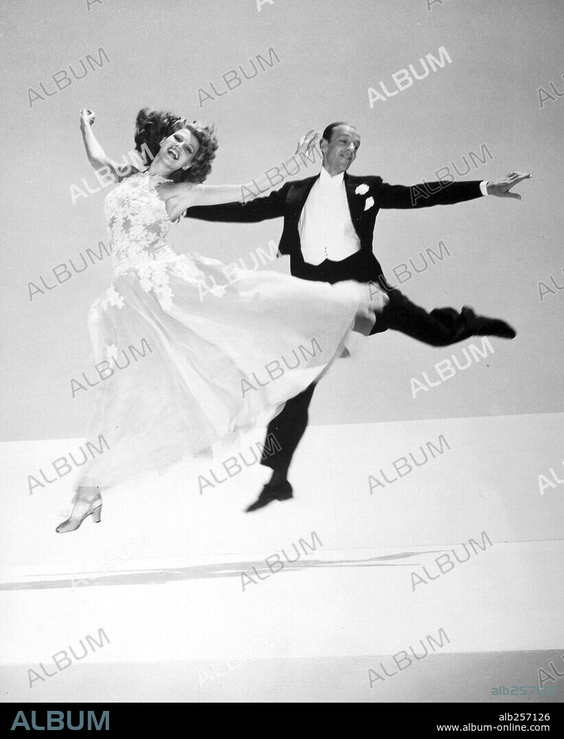 FRED ASTAIRE y RITA HAYWORTH en BAILANDO NACE EL AMOR, 1942 (YOU WERE NEVER LOVELIER), dirigida por WILLIAM A. SEITER. Copyright COLUMBIA PICTURES.