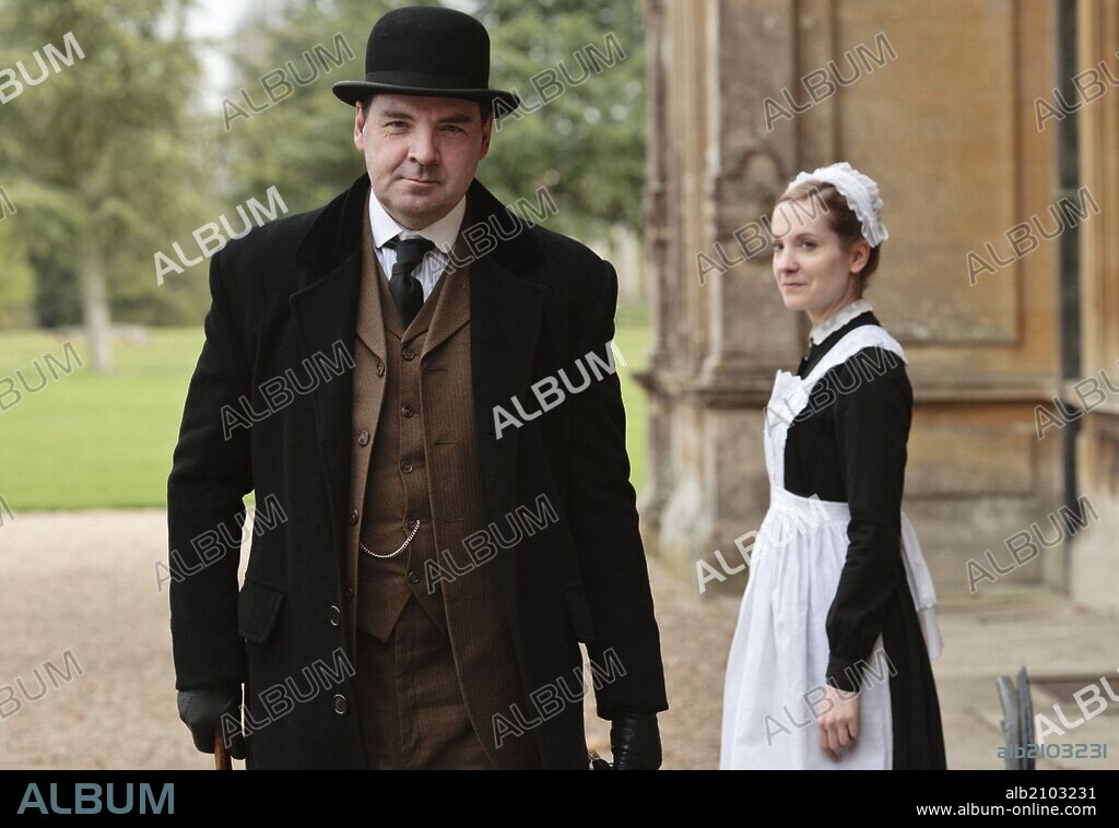 BRENDAN COYLE and JOANNE FROGGATT in DOWNTON ABBEY, 2010, directed by JULIAN FELLOWES. Copyright CARNIVAL FILMS.