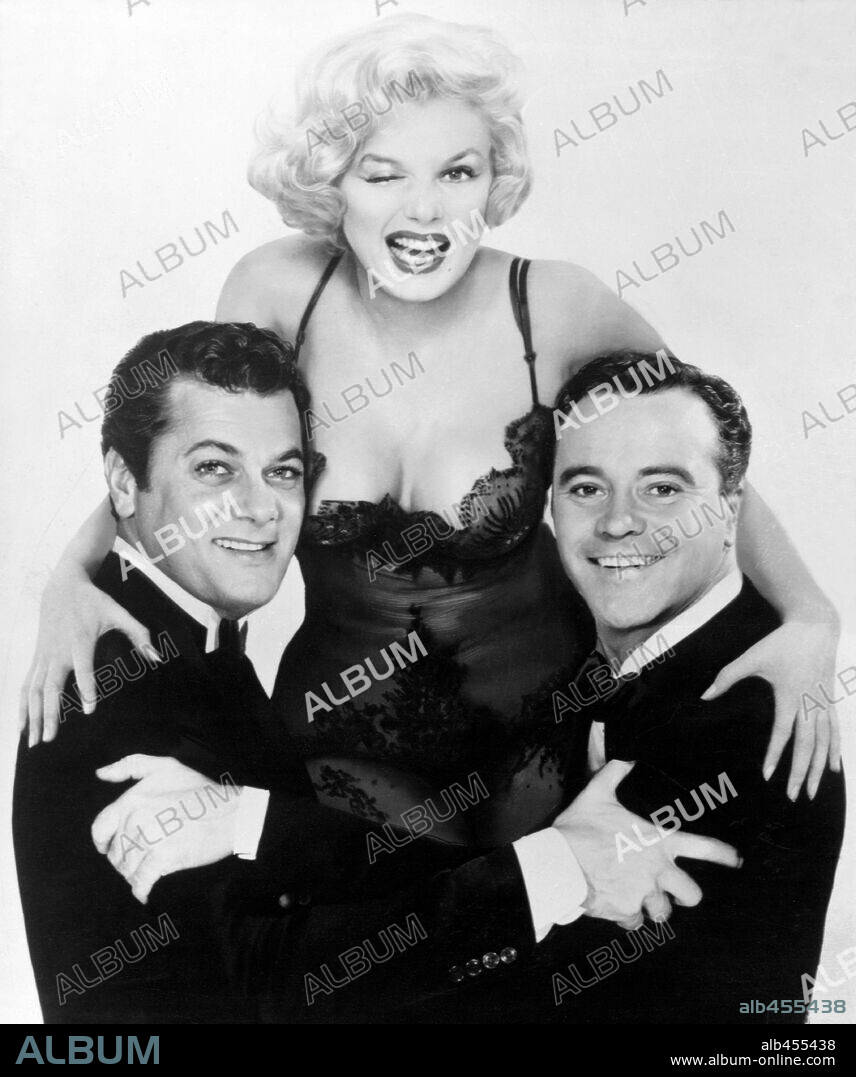 NORMA JEAN BAKER, TONY CURTIS y JACK LEMMON. JACK LEMMON, MARILYN MONROE y TONY CURTIS en CON FALDAS Y A LO LOCO, 1959 (SOME LIKE IT HOT), dirigida por BILLY WILDER. Copyright UNITED ARTISTS.