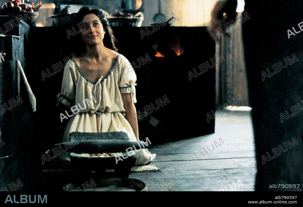 LUMI CAVAZOS en COMO ÁGUA PARA CHOCOLATE, 1992, dirigida por ALFONSO ARAU. Copyright IMCINE.