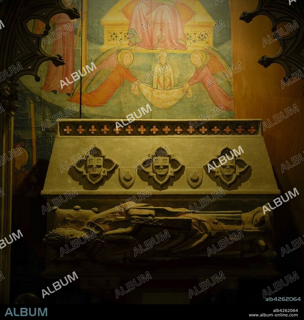 sepulcro medieval de Ramón Torrella, primer obispo de Mallorca tras la conquista de Jaime I, Catedral de Mallorca, La Seu, siglo XIII. gótico levantino, palma, Mallorca, balearic islands, Spain.