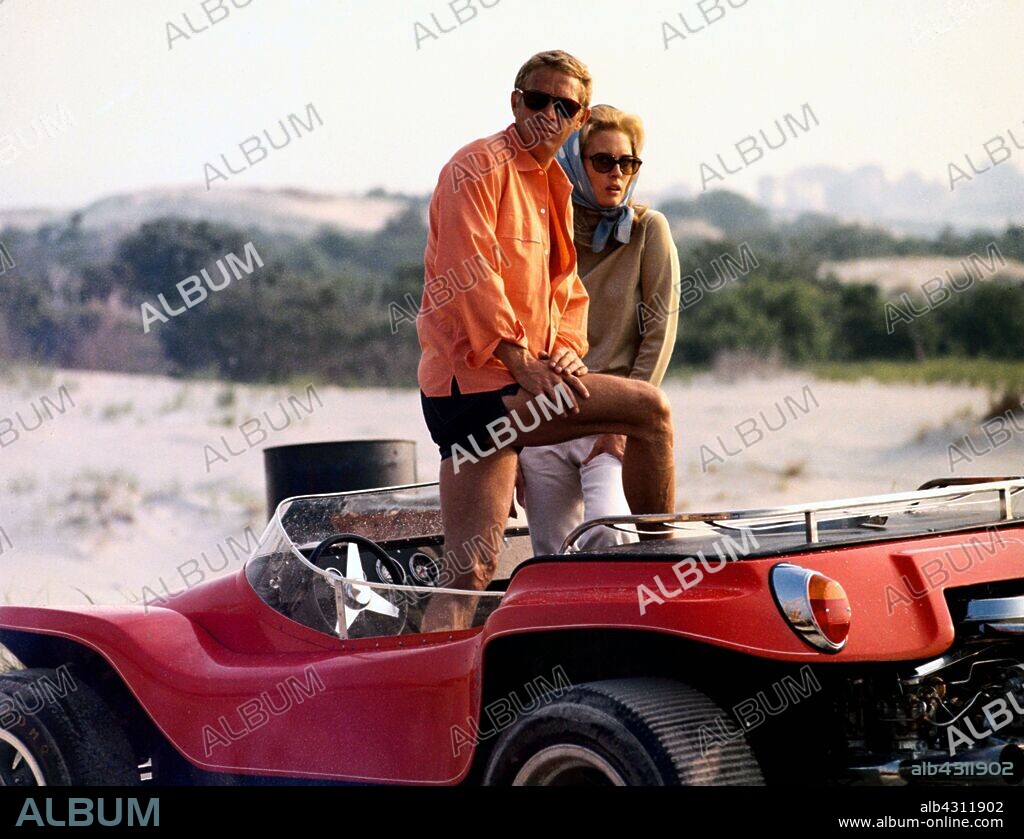FAYE DUNAWAY und STEVE MCQUEEN in THE THOMAS CROWN AFFAIR, 1968, unter der Regie von NORMAN JEWISON. Copyright UNITED ARTISTS.