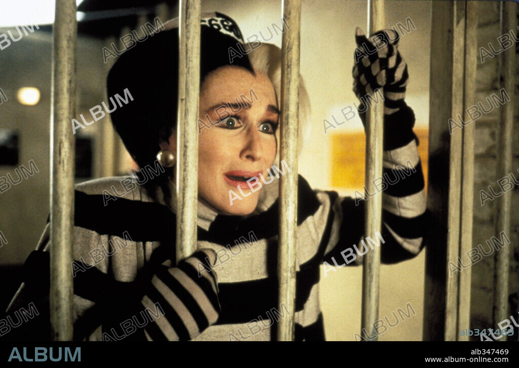 GLENN CLOSE in 102 DALMATIANS, 2000, directed by KEVIN LIMA. Copyright WALT DISNEY PRODUCTIONS.