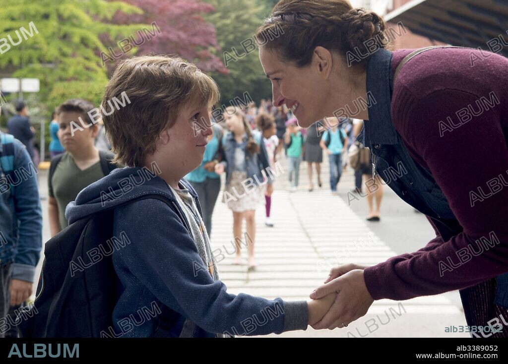 JACOB TREMBLAY und JULIA ROBERTS in WONDER, 2017, unter der Regie von STEPHEN CHBOSKY. Copyright LIONSGATE/MANDEVILLE FILMS/PARTICIPANT MEDIA/WALDEN MEDIA.