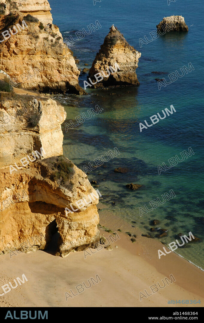 PORTUGAL. LAGOS. Playa (praia) de Don Camilo. El Algarve.