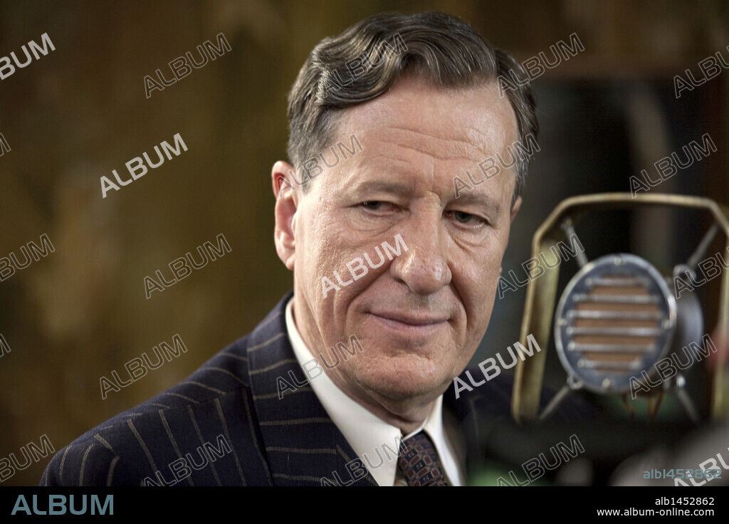 GEOFFREY RUSH en EL DISCURSO DEL REY, 2010 (THE KING'S SPEECH), dirigida por TOM HOOPER. Copyright SEE SAW FILMS.