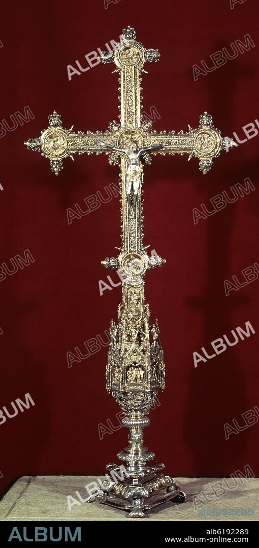 ENRIQUE DE ARFE (1475-1545). CRUZ PROCESIONAL EN PLATA DORADA SIGLO XVI.