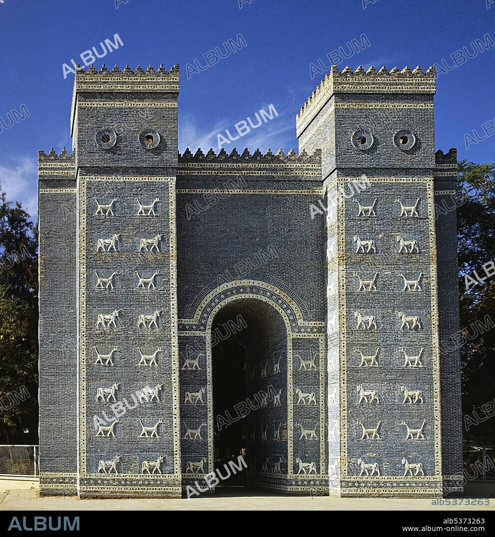 Ishtar Gate, Babylonian city gate, relief of lions, dragons and bulls, Babil Province, Iraq, Middle East