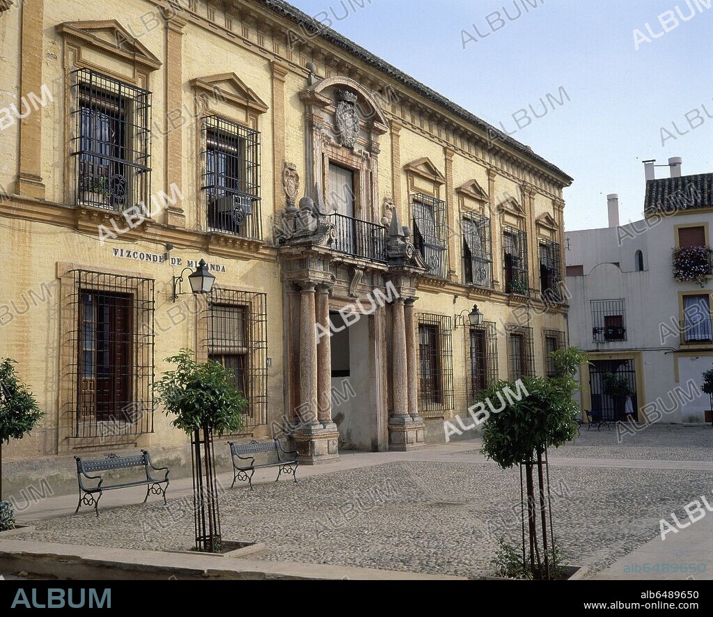 FACHADA DEL PALACIO DEL VIZCONDE DE MIRANDA CONSTRUIDO EN 1766.