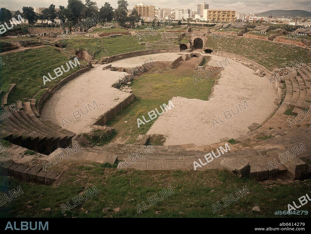 PANORAMICA DEL ANFITEATRO ROMANO DE MERIDA INAUGURADO EL AÑO 8 AC.