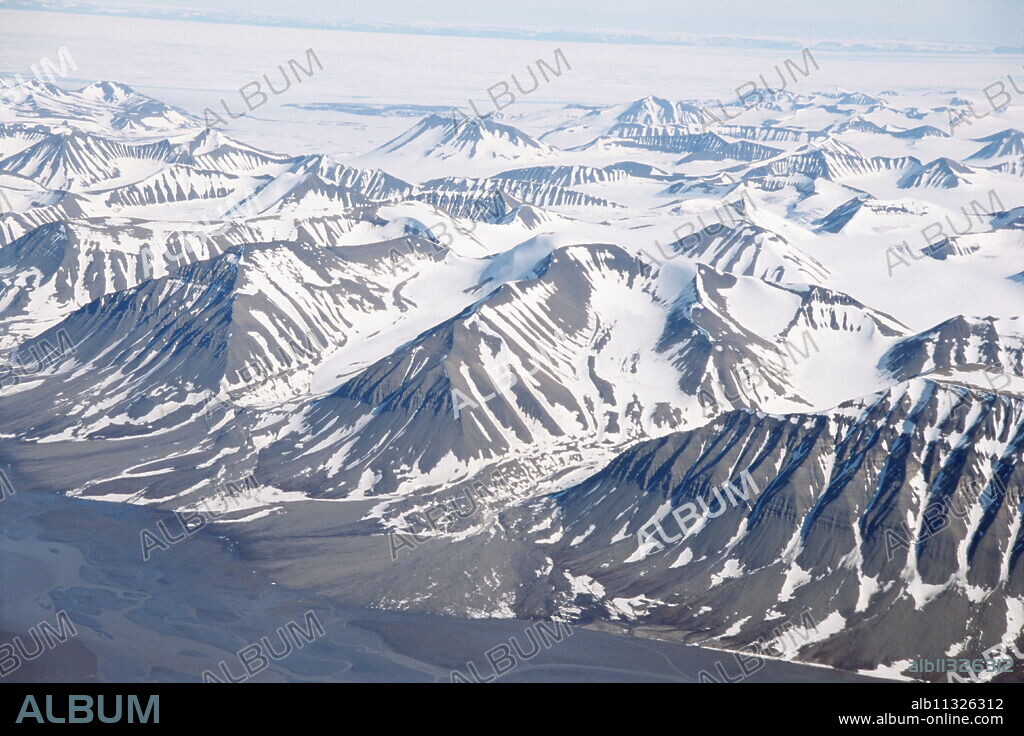 Glaciers and nunateks of Winsnesfjelle, Torrell Land, Spitsbergen, Svalbard, Arctic, Norway, Scandinavia, Europe.