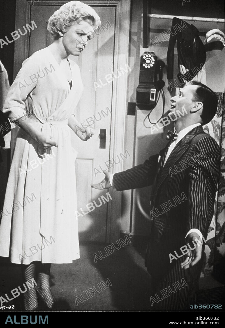 FRANK SINATRA and VIVIAN BLAINE in GUYS AND DOLLS, 1955, directed by JOSEPH L. MANKIEWICZ. Copyright M.G.M/SAMUEL GOLDWYN.