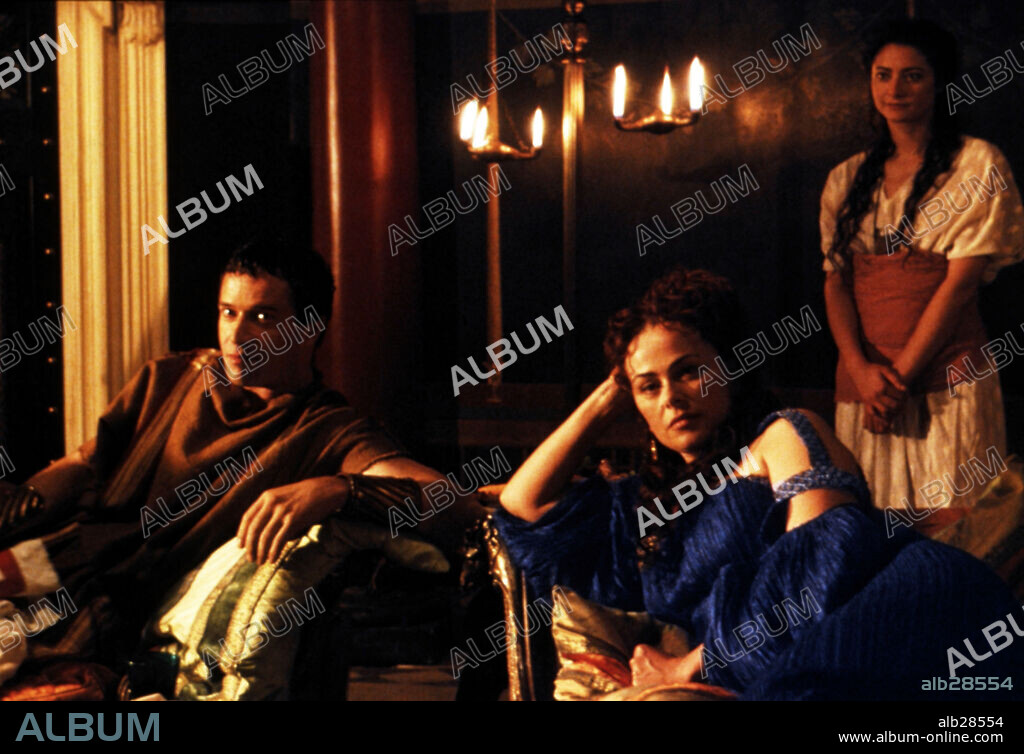 JAMES PUREFOY and POLLY WALKER in ROME, 2005 (ROME-TV), directed by MICHAEL APTED. Copyright HBO / BICIOCCHI, FRANCO.
