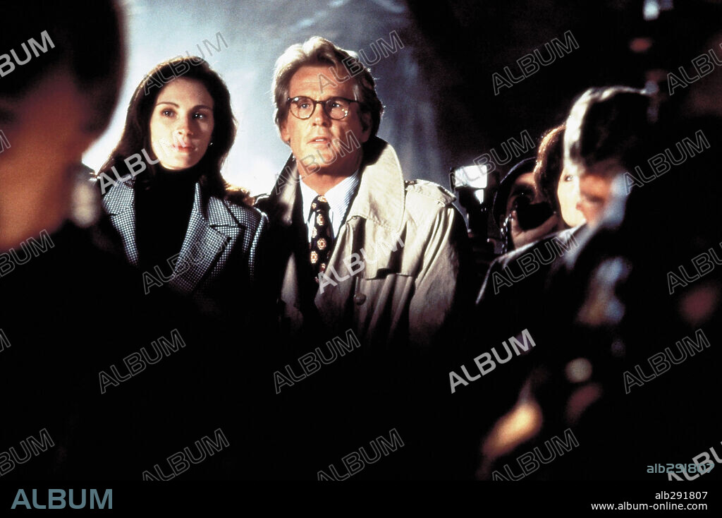 JULIA ROBERTS und NICK NOLTE in I LOVE TROUBLE, 1994, unter der Regie von CHARLES SHYER. Copyright TOUCHSTONE PICTURES.