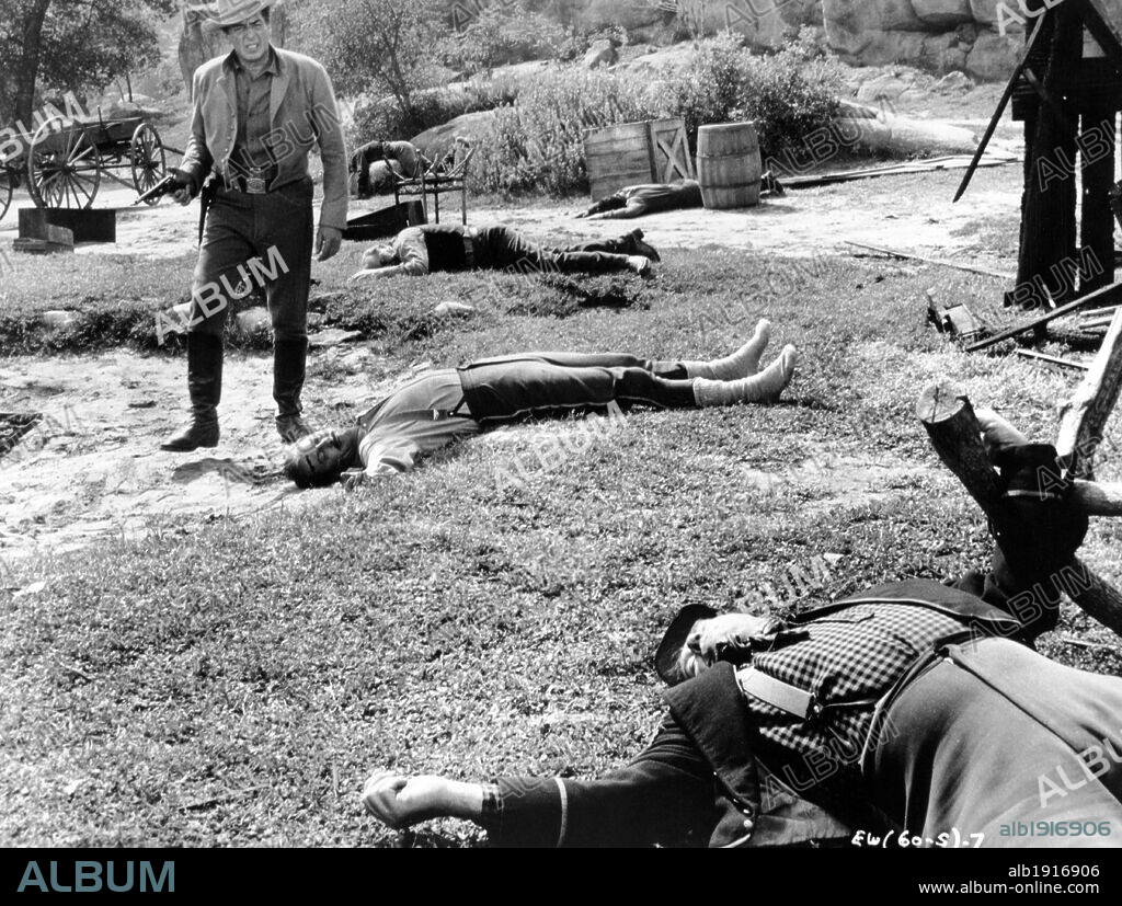 VICTOR MATURE en CARAVANA AL OESTE, 1958 (ESCORT WEST), dirigida por FRANCIS D. LYON. Copyright BATJAC PRODUCTIONS.