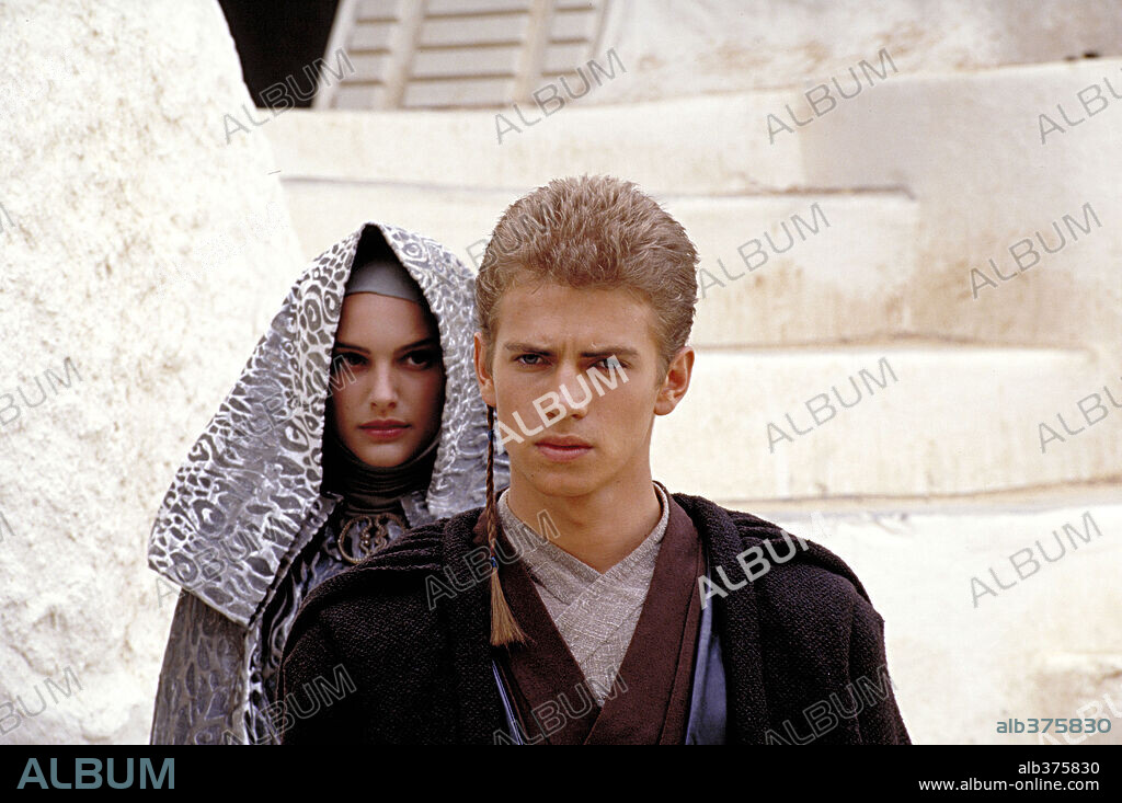 HAYDEN CHRISTENSEN et NATALIE PORTMAN dans STAR WARS: EPISODE II - L'ATTAQUE DES CLONES, 2002 (STAR WARS: EPISODE II-ATTACK OF THE CLONES), réalisé par GEORGE LUCAS. Copyright LUCASFILM/JAK PRODUCTIONS.